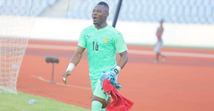 Which local goalkeeper qualifies for Otto Addo’s team to travel to Qatar?