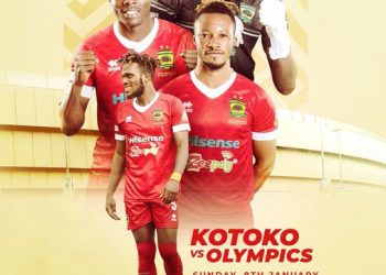 A member of the management team of Asante Kotoko goes on his knees, calling the fans to the stadium.